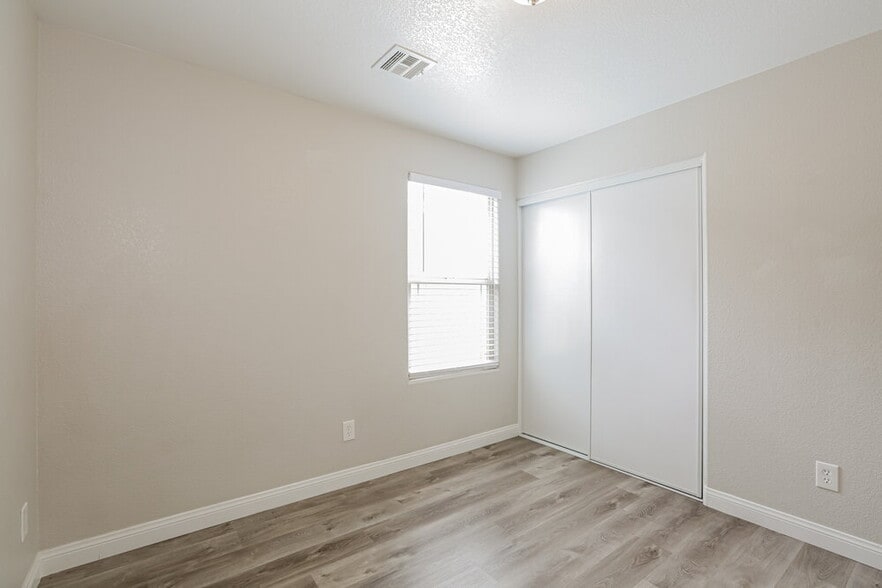 Building Photo - 10810 W Old Ironsides Ave