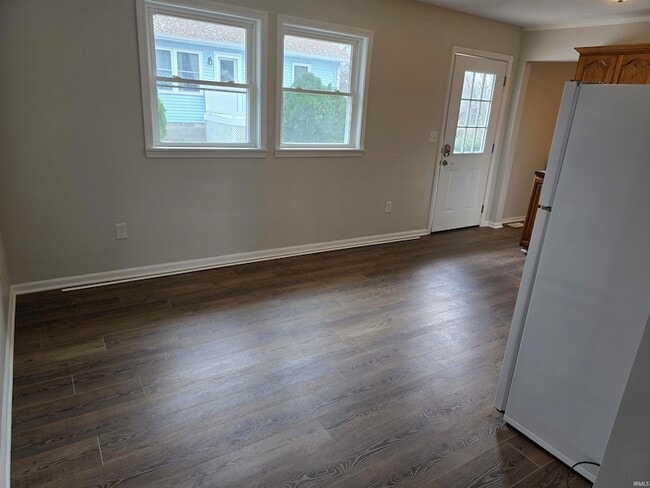 Building Photo - 1523 W 8th St