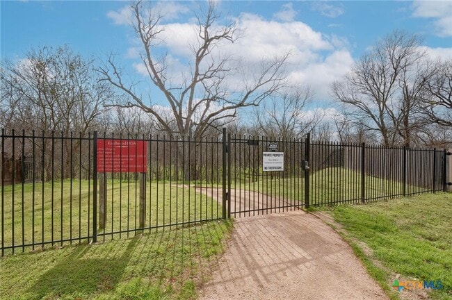 Building Photo - 2500 Highland Haven Dr
