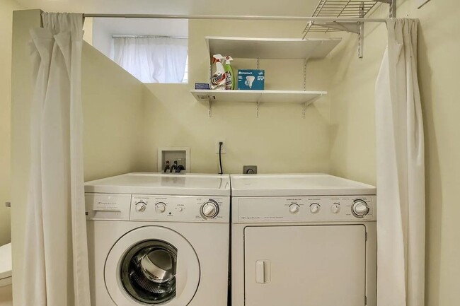 Building Photo - Charming 3-Bedroom Bungalow with Oversized...