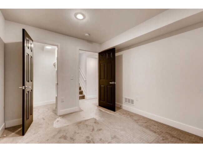 Building Photo - 15576 Olmsted Pl