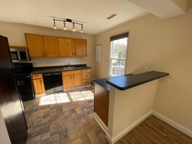 Building Photo - 1311 Villa Way