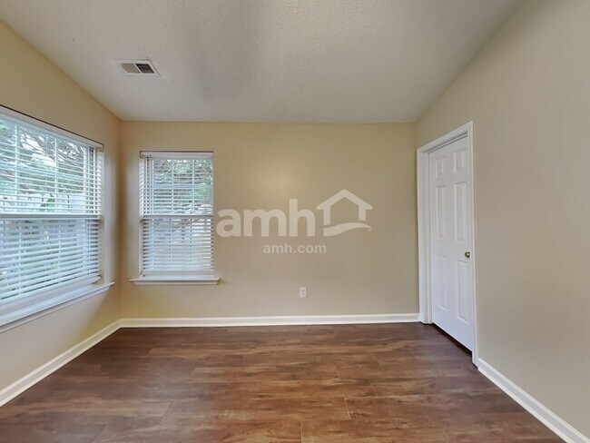 Building Photo - 6 Semmelrock Dr