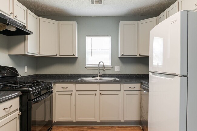 Building Photo - 3332 NW 28th St