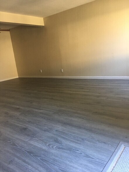 Building Photo - 5055 Valley Crest Dr