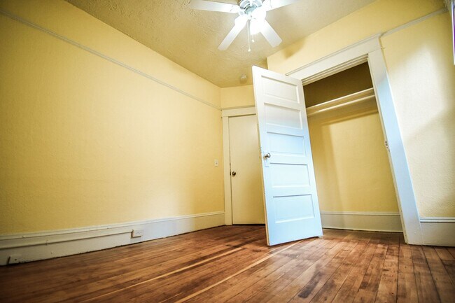 Building Photo - Spacious 4BD/2BA Two-Story Home w/ Fenced Yard & Huge Basement! Pets OK!