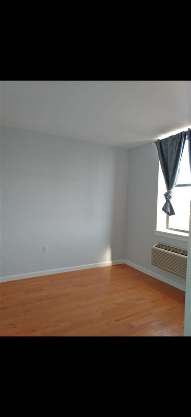 Building Photo - 44 Sherman Ave