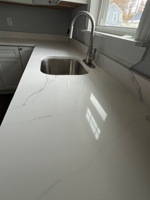 Kitchen quartz counters - 635 Broadway St