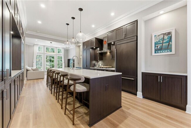 Building Photo - 2910 Hermance Dr NE