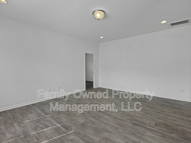 Building Photo - 105 Whimbrel Dr