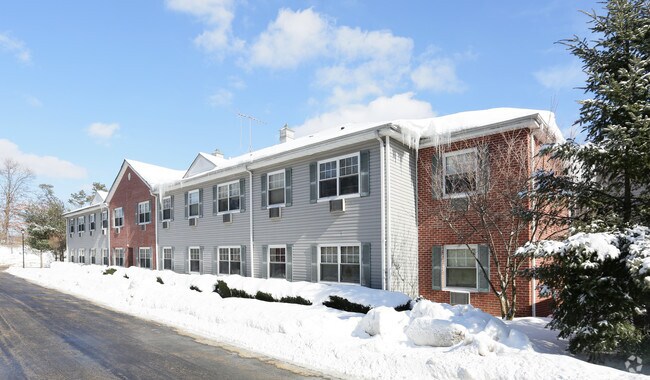 Broadway West Apartments Brentwood, NY Apartment Finder