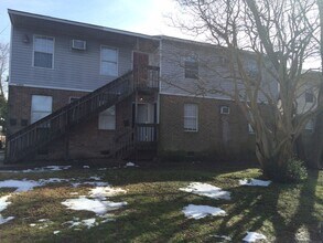 Building Photo - Three Bedroom Apartment in Norfolk