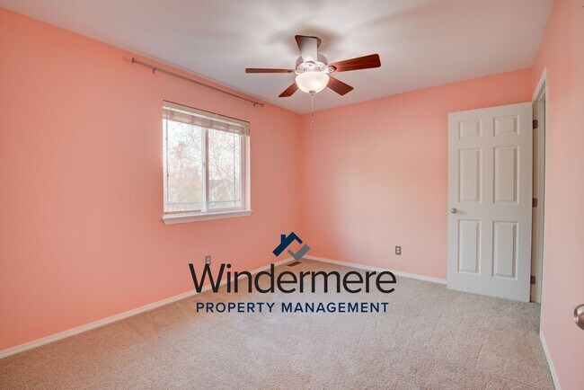 Building Photo - 1134 NW Redwing Dr