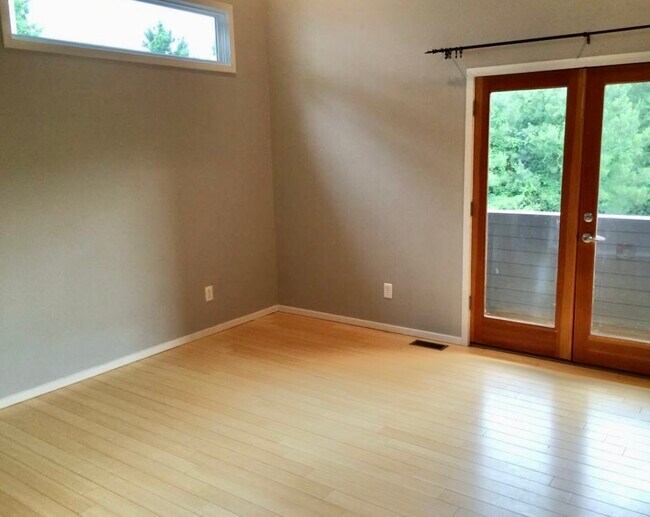 Master with balcony - 2466 Lake Dr SE