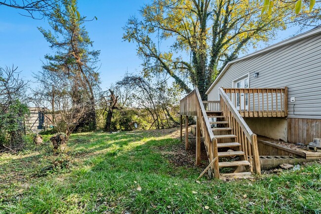 Building Photo - Inviting 3-Bedroom Home with Deck, Central...