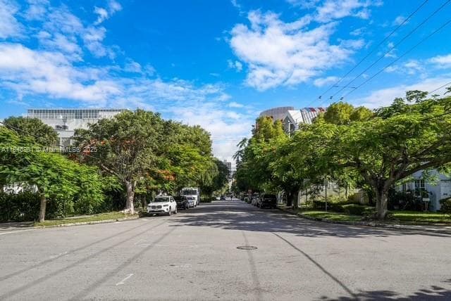 Building Photo - 4725 NE Miami Ct
