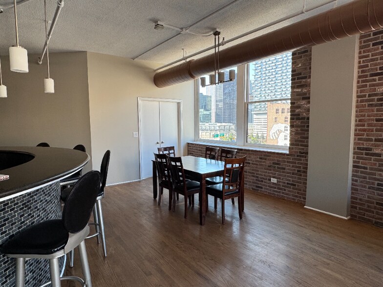 Building Photo - 161 W Harrison St