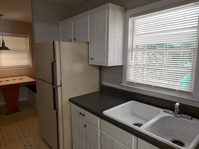 Building Photo - 2644 Pineland Ave