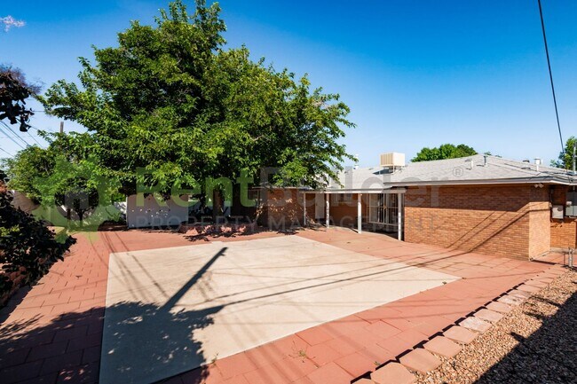 Building Photo - Call to schedule a showing at 505-808-6467