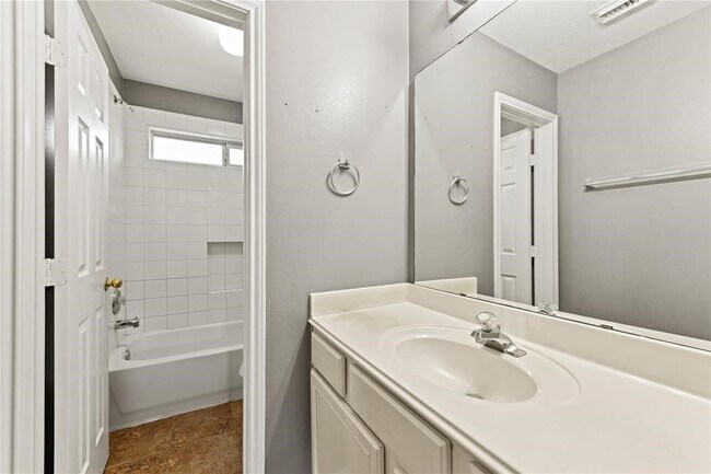 Building Photo - 5407 W Harrow Dr
