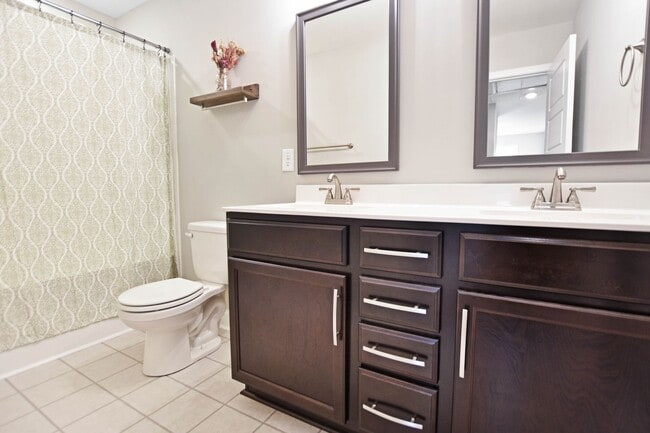 Building Photo - Pet Friendly Three Bedroom!
