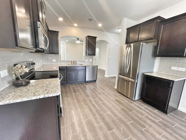 Building Photo - Charming single story 3-bedroom 2-bath hom...