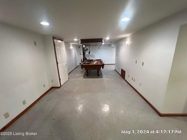 Building Photo - 230 S Circlecrest Dr