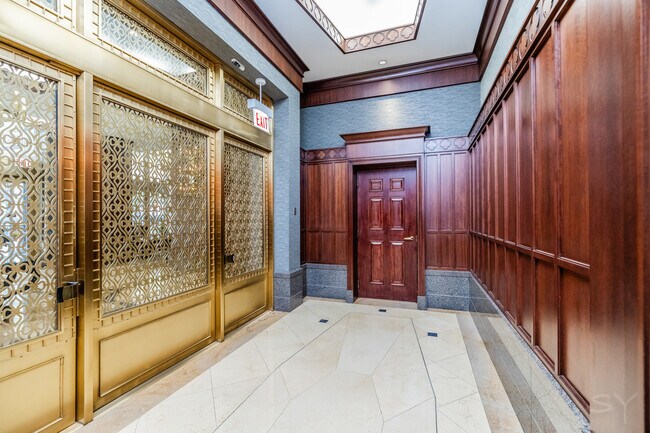 Building Photo - 21 E Huron St