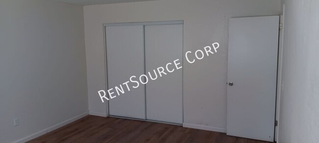 Building Photo - 2 Bedroom Condo for Rent in Barstow