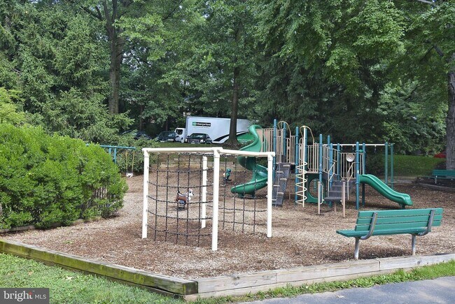 Building Photo - 7561 Heatherton Ln