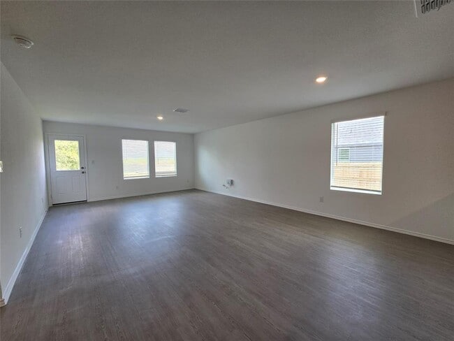 Building Photo - 12920 Eastland Dr