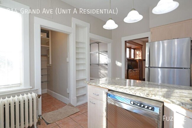 Building Photo - 814 Grand Ave