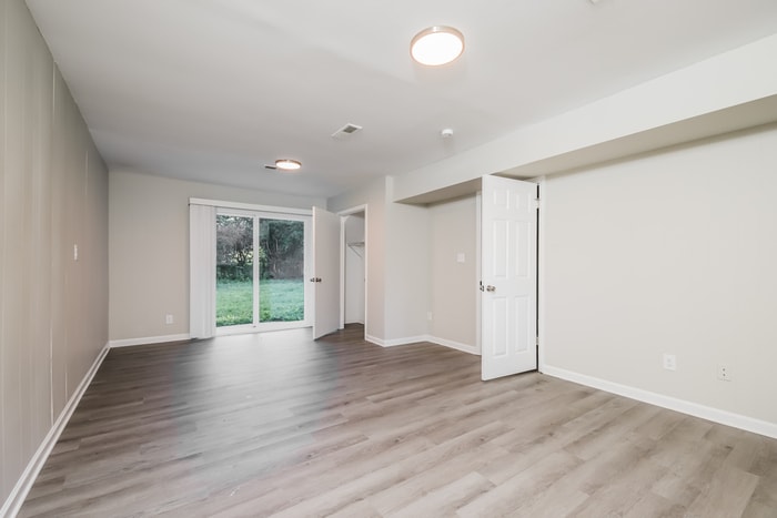Building Photo - 1669 Village Pl