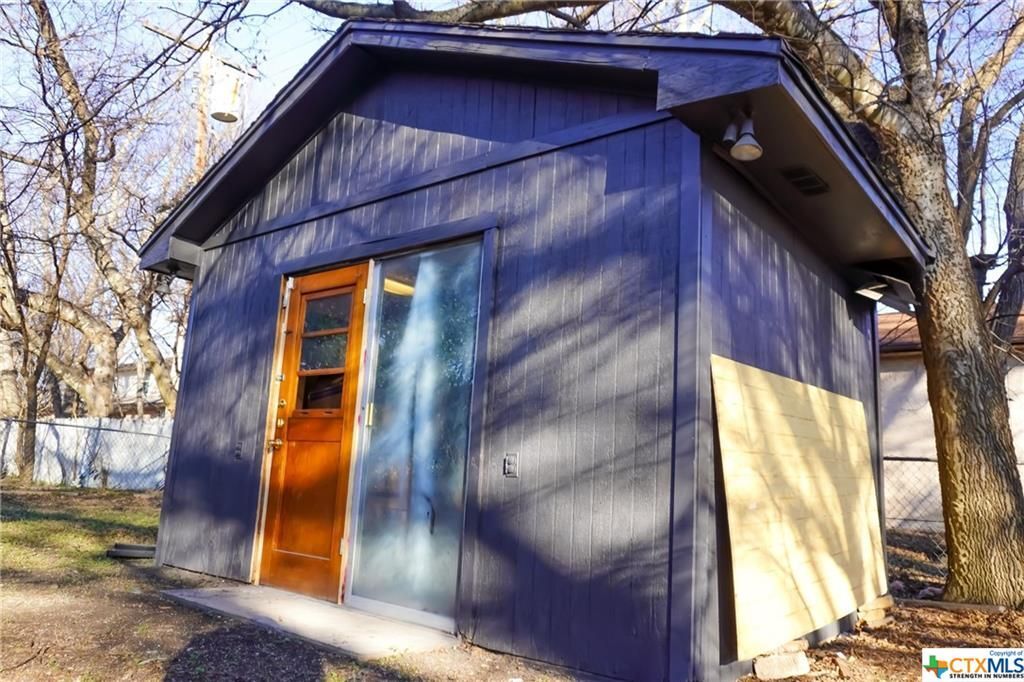 Building Photo - 617 S 1st St