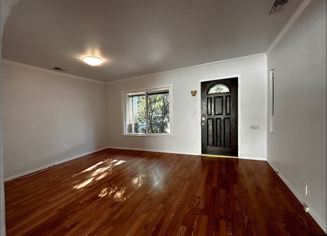 Living Room/Entry - 1344 N Fairview St