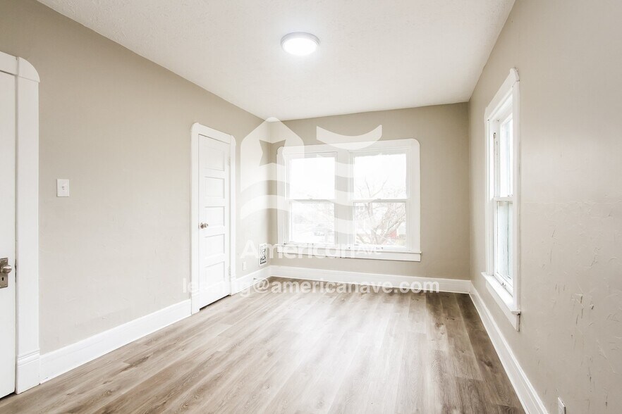 Building Photo - 5928 E University Ave