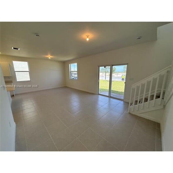 Building Photo - 2539 SE 26th Rd