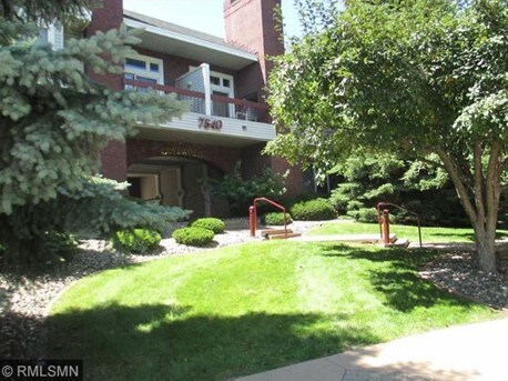 Building exterior - 7540 Edinborough Way