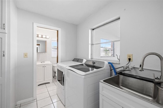 Building Photo - 11095 56th Ave N