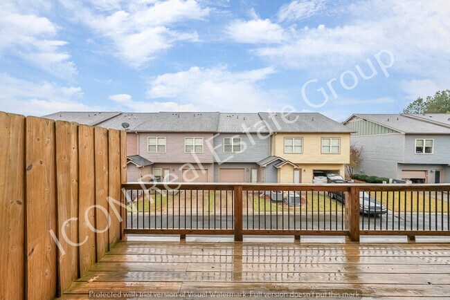 Building Photo - 3/3 Townhome with 2 car garage