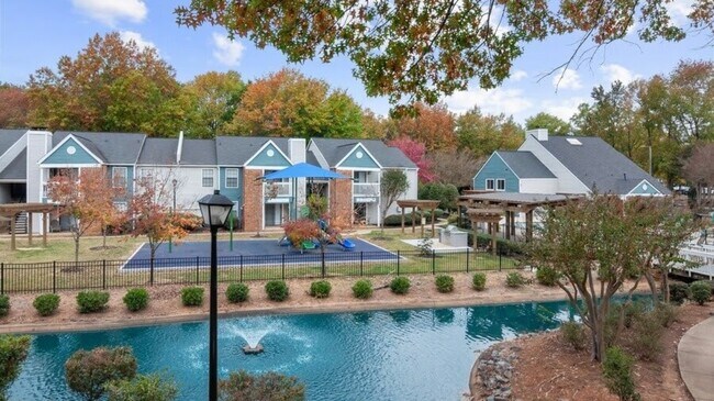 Building Photo - 2300 Village Lake Dr