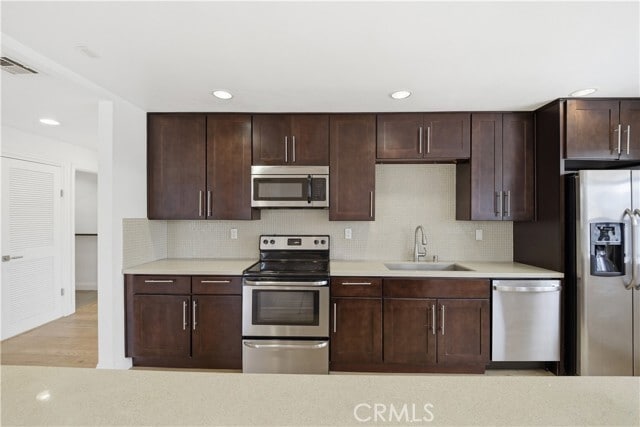 Building Photo - 14115 Moorpark St