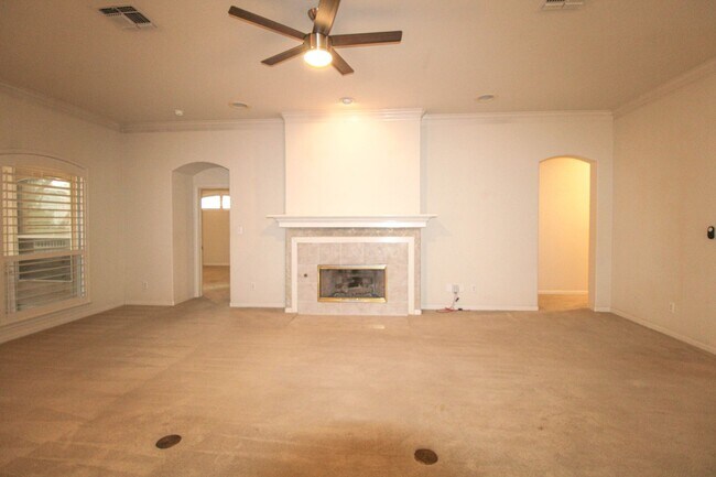 Building Photo - 34 Silverhorn Dr