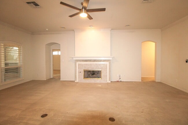 Building Photo - ************Move In Special- 2 WEEKS FREE!!!!************