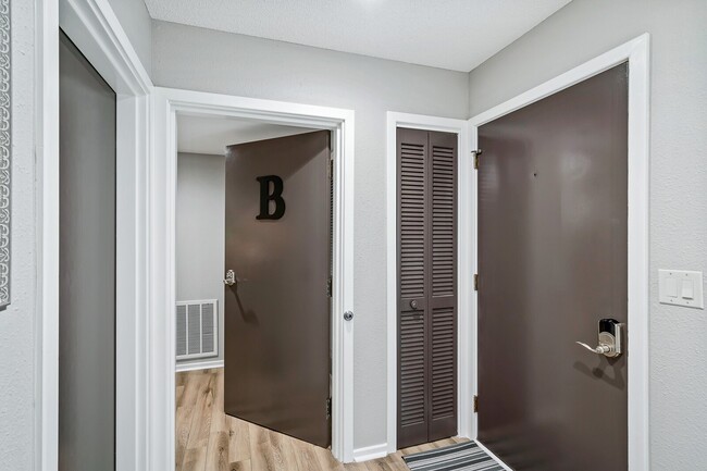 Building Photo - 129 Eagle Ct