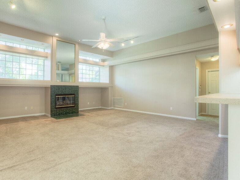 Building Photo - 1484 E Lake Woodlands Pkwy