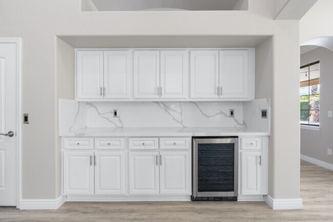 Building Photo - Gorgeous Everything you Need 4Bedroom plus Den Chandler Home!