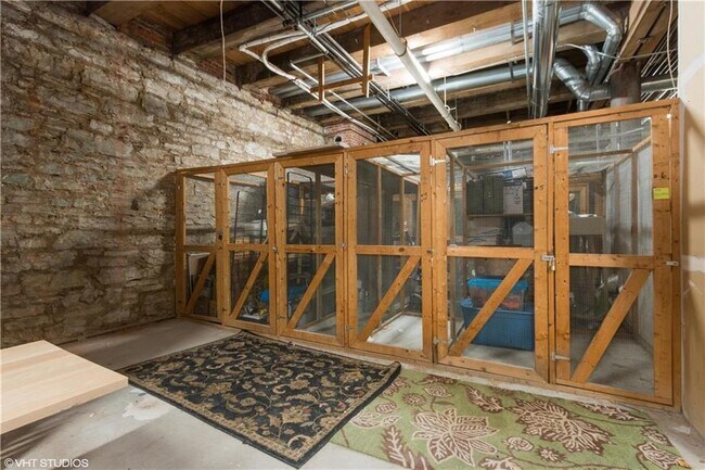 Building Photo - 412 Delaware St