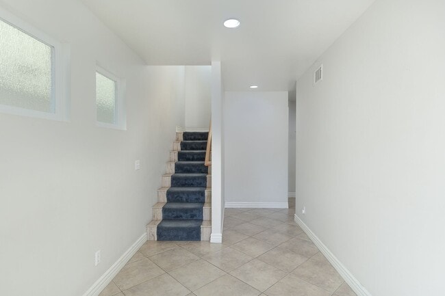 Building Photo - 3-Bed + 2.5 Bath Home with roof top deck with views of Ocean | Silverstrand Beach | Unfurnished