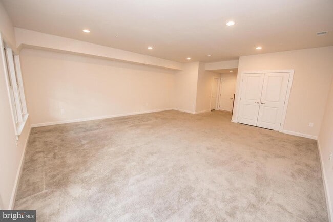 Building Photo - 7444 Burnside Way